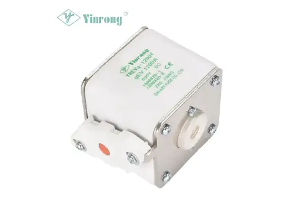 ما هي وظيفة EV Automotive وEVSE Fuse؟